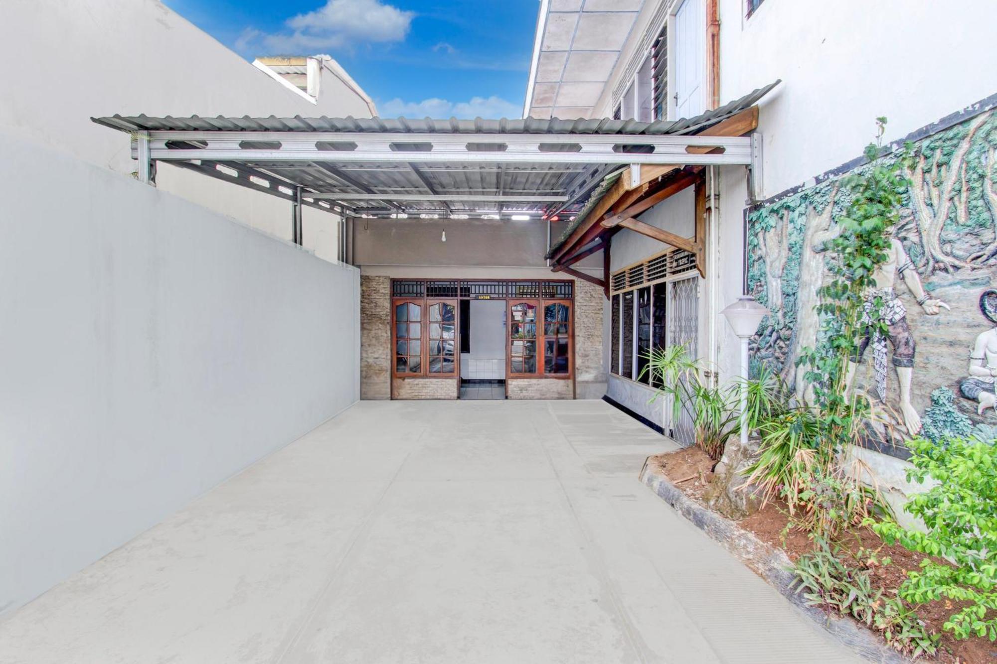 Spot On 94085 Hotel Agung Purwokerto Exterior foto