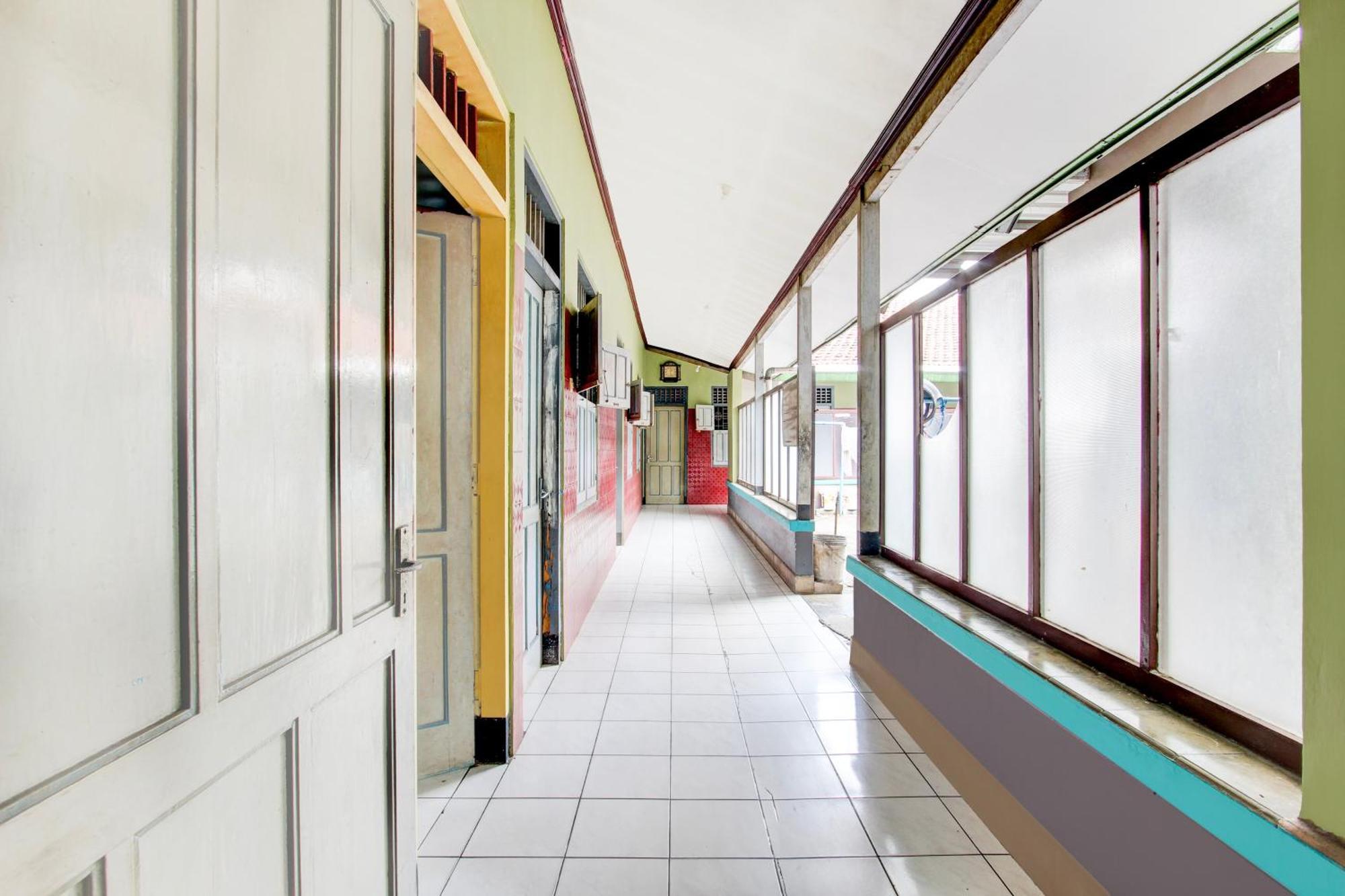 Spot On 94085 Hotel Agung Purwokerto Exterior foto